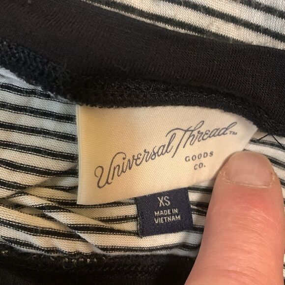 UNIVERSAL THREAD, long sleeve T, XS. Blue stripes, great condition - Picture 5 of 12